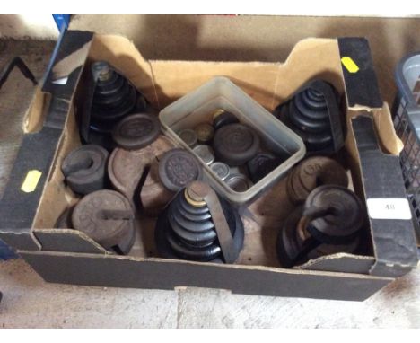 A large collection of vintage pounds and ounces weights, approx. 50
