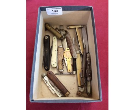 A collection of various vintage pen knives etc. 