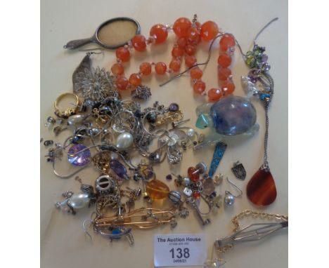 Tray of vintage and older jewellery, inc. silver