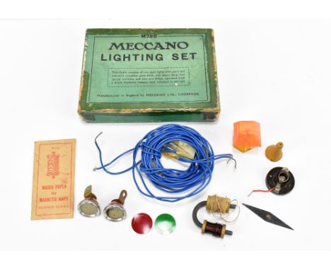 MECCANO; a boxed part complete M280 lighting set.Additional InformationPlease judge from illustration what is present and wha