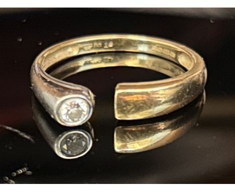 18ct Gold ring set with solitaire diamond, diamond size approx. 1/8 carat Total weight 3g Size O