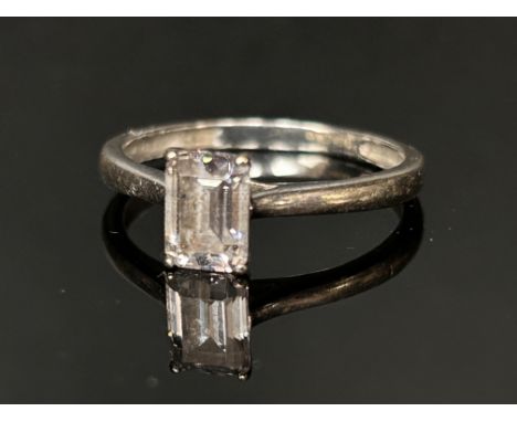 9ct Gold ring set with cz stone Size Q 2.1g 