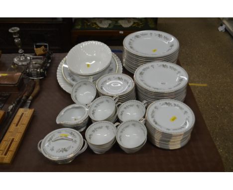 A quantity of Noritake "Woodmont" patterned tea and dinnerware