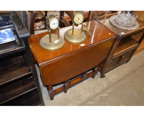 An oak gate leg table 