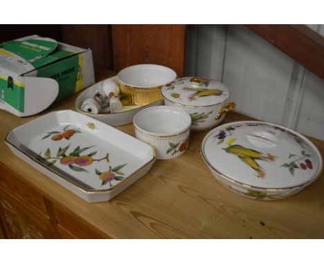 A quantity of Royal Worcester oven to tableware china