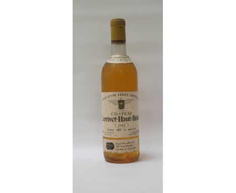 CHATEAU LARRIVET-HAUT-BRION 1962 VINTAGEA rare bottle of the dry white wine from Chateau Larrivet-Haut-Brion 1962 Vintage Gra