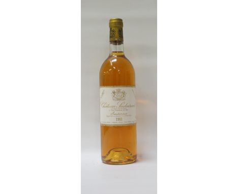 CHATEAU SUDUIRAUT SAUTERNES 1981 VINTAGEA bottle of the fantastic Chateau Suduiraut 1981 Vintage Sauternes.  75cl.  No streng