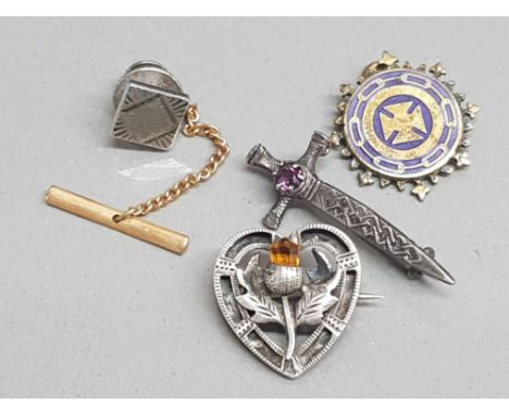 2x silver brooches &amp; silver pendant plus tie pin, includes silver heart with thistle &amp; beown stone, 1x silver dagger 