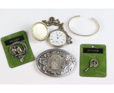 A small group of mixed collectables to include a united states dollar belt buckle, badges and pocket watch.