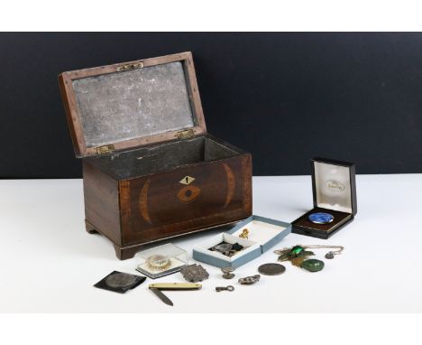 A small group of collectables to include a 1895 USA Morgan silver dollar, a selection of jewellery to include silver and a pe