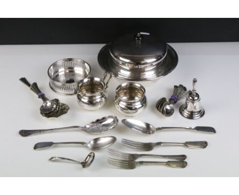 Collection of silver and silver plate, to include: silver serving spoon, London 1828, silver milk jug and matching sugar basi