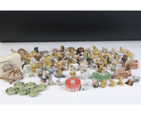 Assortment of Wade 'Whimsie' animals to include a boxed tortoise and Hat Box Series 'Scamp' (1 box) 