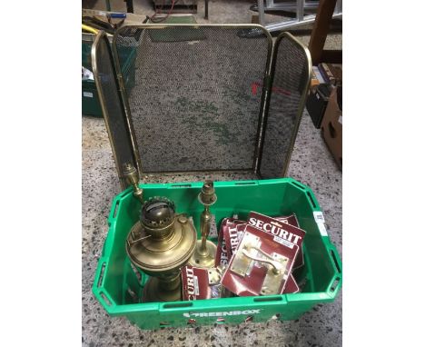 CARTON WITH MISC DOOR FURNITURE, BRASS 2 BURNER OIL LAMP, 2 ELECTRIC CANDLES STICKS &amp; BRASS &amp; METAL FIRE SPARK GUARD