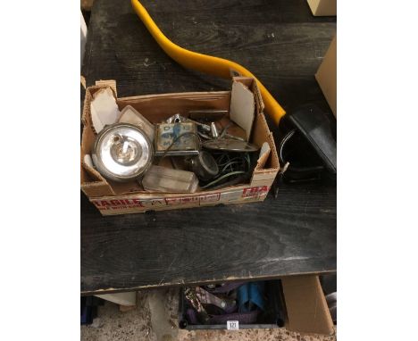 STEERING LOCK &amp; CARTON OF VINTAGE CAR BADGES, WING MIRROR &amp; SMALL MILNER HEAD LIGHT