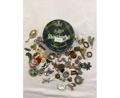 ROUND VINTAGE TIN OF COSTUME JEWELLERY BROOCHES