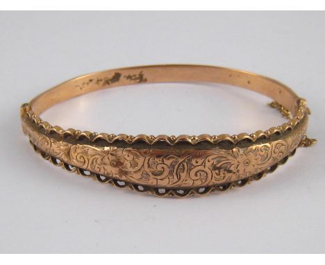 A 9 carat gold bangle, hallmarked Birmingham 1923, internal width approx. 6cm, 8.2 gms.
