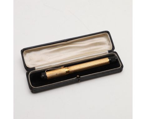 with engine-turned decoration and plastic innards, contained in a fitted case, maker's mark "WJA", London 1933; the case 6.8"