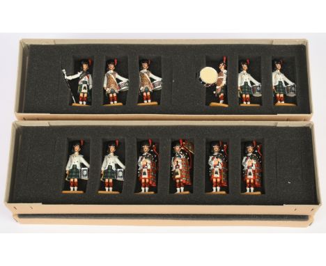 King &amp; Country - BWPD 'Black Watch Pipes and Drum Band' Sets 1 &amp; 2, Boxed. 1:30 scale. Conditions generally appear Ne