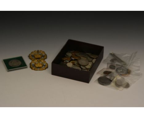A WW1 War medal and Victory medal awarded to 372619 Private G E Redmead ASC, together with two military brass badges, a colle