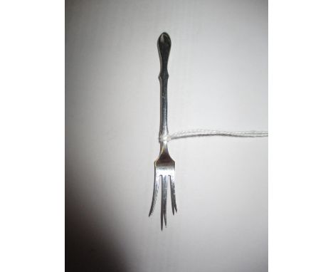 Scottish Provincial Silver Butter Fork with Shaped Finial by William Robb of Ballater, Edinburgh 1918