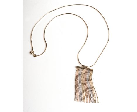 18CT TRI COLOUR GOLD PENDANT AND CHAIN, WEIGHT 10.5G