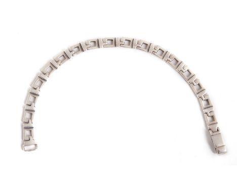 A GUCCI .925 STERLING SILVER BRACELET, 19CM, 23G