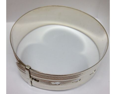 SILVER BANGLE IN THE DESIGN OF A BELT 21.8GRMS