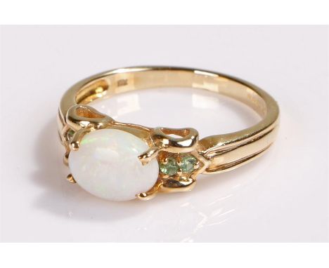 9 carat gold opal set ring, ring size N