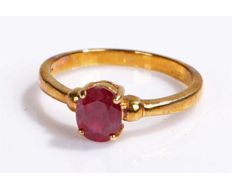 9 carat gold simulated ruby ring, with a 0.765 carat simulated ruby