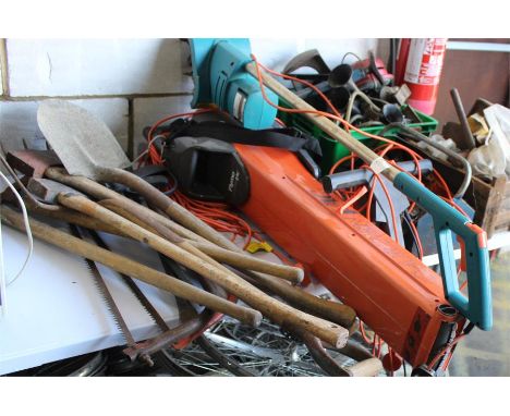 Quantity of tool, to include a leaf blower Garden worker, tools etc