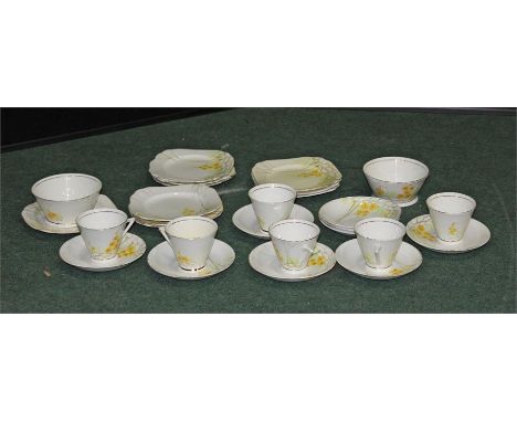 Thomas Forester & Sons Phoenix China service, consisting of six tea cups, nine saucers, two bowls, and ten side plates (qty) 
