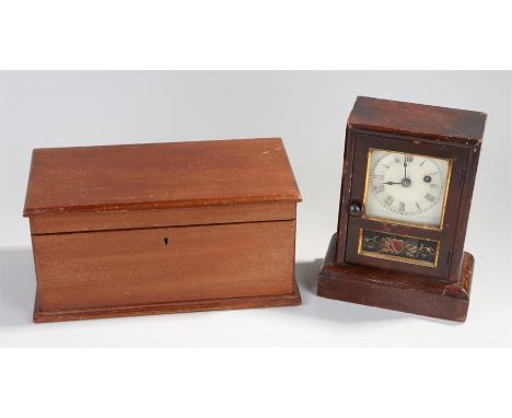 Mahogany box lined with green felt, together with a Victorian Seth Thomas mahogany cased mantle clock, (2)