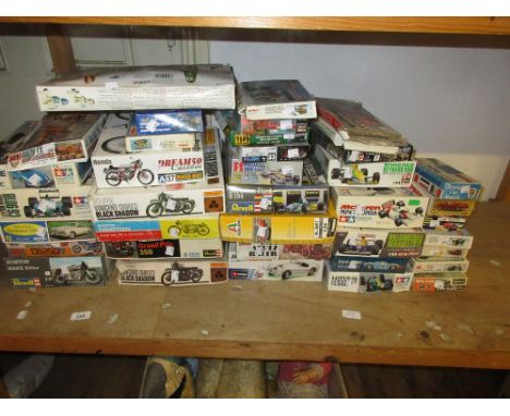 Similar quantity of model kits
