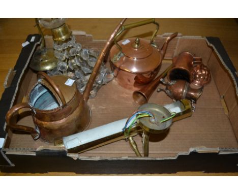 Small copper hunting horn, small copper jelly mould and a quantity of other metal ware