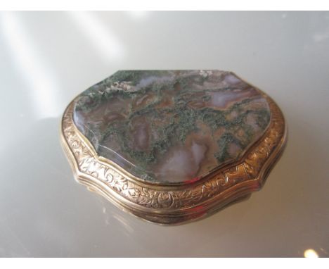 18th Century silver gilt snuff box with a moss agate inset hinged cover