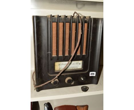 A VINTAGE MURPHY SAD94S BAKELITE VALVE RADIO