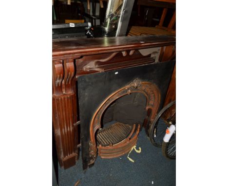 A BLACK PAINTED CAST IRON FIREPLACE INSERT WITH FIRE GRATE AND OAK FIRE SURROUND (3)