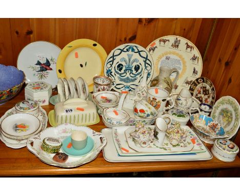 A GROUP OF CERAMICS, to include Poole, Aynsley, Mintons, Wedgwood, Worcester trinkets, plates etc (sd)