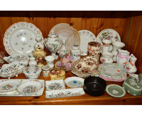 A GROUP OF CERAMIC TRINKETS, PLATES, BOWLS etc, to include Masons 'Harvest Gold', Aynsley 'Orchid Gold', 'Pembroke', Wedgwood