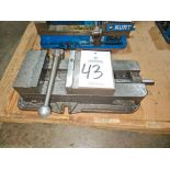 Kurt D675 6" Machine Vise