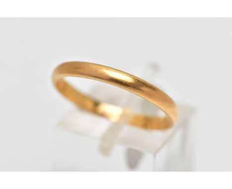 A 22CT GOLD BAND RING, polished band, approximate width 2.6mm, hallmarked 22ct Birmingham 1931, ring size R 1/2, approximate 