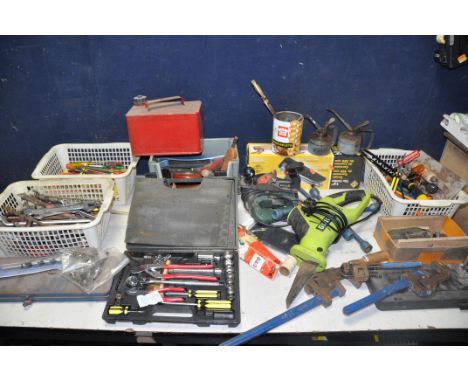 A LARGE QUANTITY OF TOOLS to include modern and vintage tools including screwdrivers, drill bits, planes, spanners, teknix to