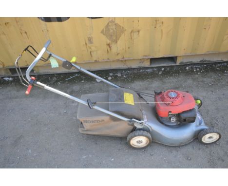 A HONDA IZY self-propelled petrol lawn mower, with grass box (condition:-engine starts first time and self-propelling wheels 
