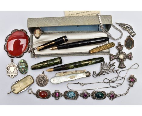 A SELECTION OF MAINLY SILVER AND WHITE METAL JEWELLERY, to include an Edwardian silver shield medallion with vacant cartouche