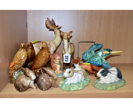 A GROUP OF THIRTEEN BESWICK BIRD AND ANIMAL FIGURES AND SCULPTURES, including a Kingfisher - flying to the right wall plaque,