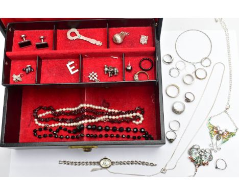 A BLACK JEWELLERY BOX WITH CONTENTS, hinged black jewellery box with a red fabric interior, together with contents to include