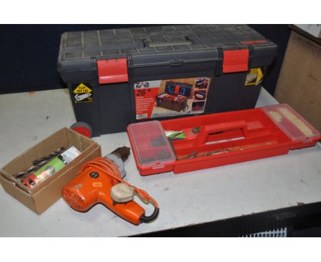 A PLASTIC TOOLBOX WITH TOOLS to include Stanley Bailey No4 plane, Thor copper hammer, quantity of hex keys etc along with a B