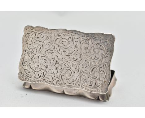 AN EDWARDIAN SILVER TABLE SNUFF BOX, the undulating rectangular box with hinged lid, scrolling folite design and personal ins