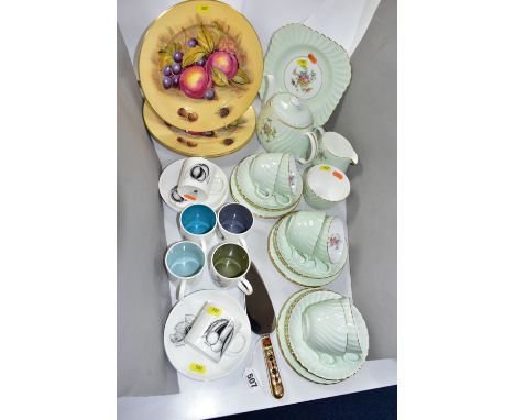 THREE AYNSLEY FRUIT DESIGN DINNER PLATES, WEDGWOOD SUSIE COOPER DESIGN COFFEE WARES, A PALE GREEN AND FLORAL TWENTY TWO PIECE