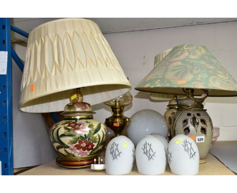 FIVE TABLE LAMPS TOGETHER WITH GLASS LIGHT SHADES, comprising four 1950's patterned glass shades, a studio pottery lamp base,